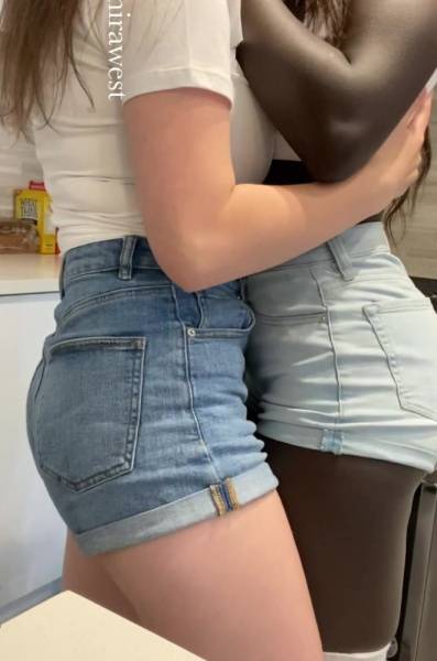 Interracial lesbian girlfriends on myfanstube.com