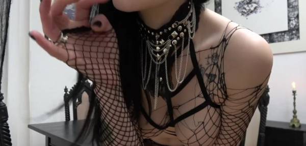 Goth slut rides her dildo (Alissa Noir)... on myfanstube.com