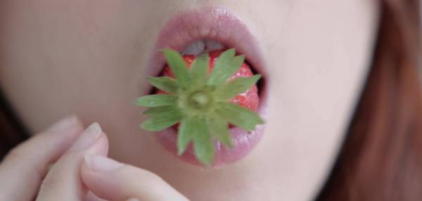 Ana Lorde - performance with a transparent dick between her legs and a red strawberry in her mouth on myfanstube.com