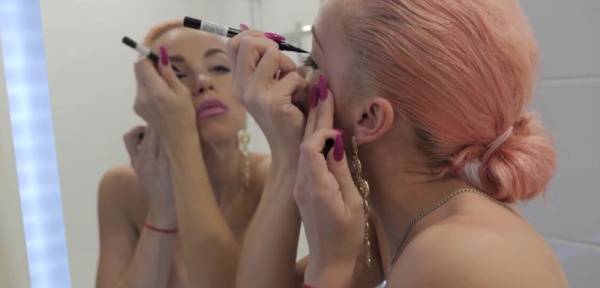Depraved gymnast Lara Frost makes herself a make-up before shooting in a porn movie - Russia - Britain on myfanstube.com