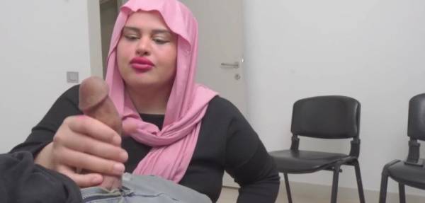 Married Hijab Woman caught me jerking off in Public waiting room. - India on myfanstube.com