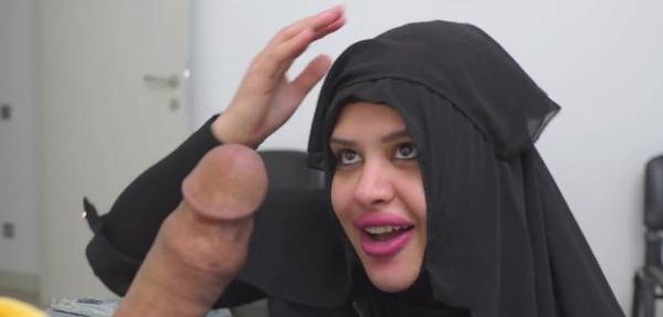 This Muslim woman is SHOCKED !!! I take out my cock in Hospital waiting room. - India on myfanstube.com